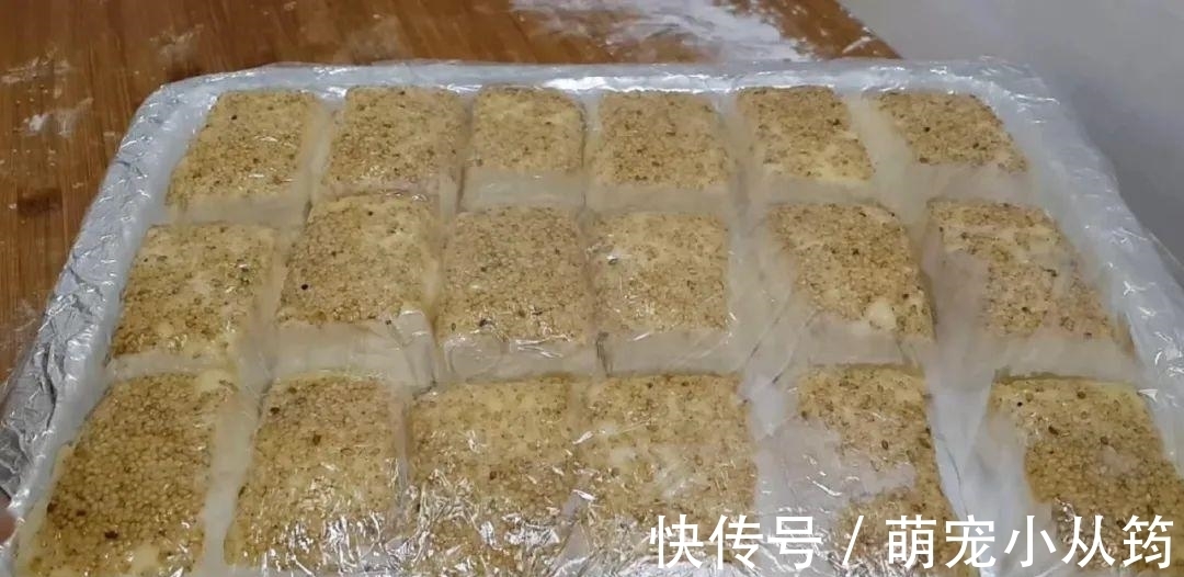 擀杖|面粉这样做才好吃,撒2把芝麻,外皮焦脆又香甜,比面包烧饼好吃