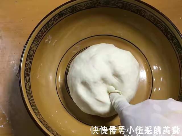 中筋面粉|怎么烙饼才能不硬?关键在和面,面点师教你3招,外酥里软又解馋