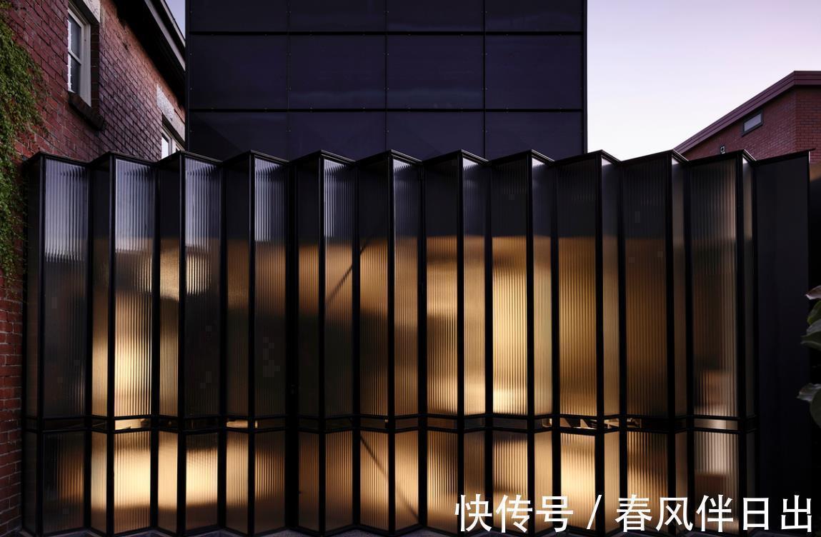 围墙|有院子,我装长虹折叠玻璃做围墙,能开能关不占地,小院一分为二