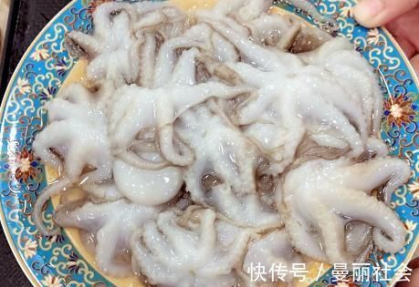 步骤|白灼八爪鱼为啥咬不动？海边渔民指出做错的步骤，原来这做法才对