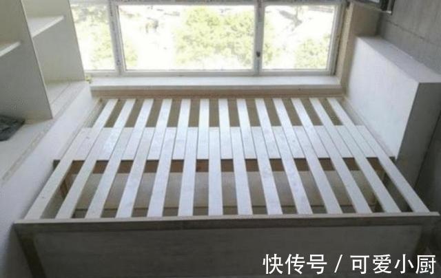 靠背|邻居家的榻榻米真实用,不仅解决了空间问题,也不会受潮了!