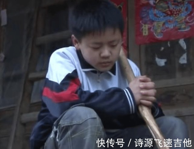 农村男孩辍学供哥哥读书，兄长却沉迷于网络，杨幂默默帮助