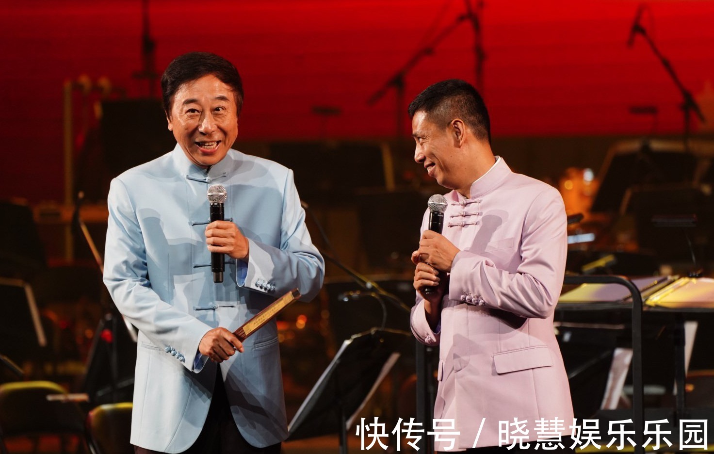 中國廣播藝術(shù)團藝術(shù)季收官,相聲名家馮鞏壓軸登場,現(xiàn)場掌聲雷動