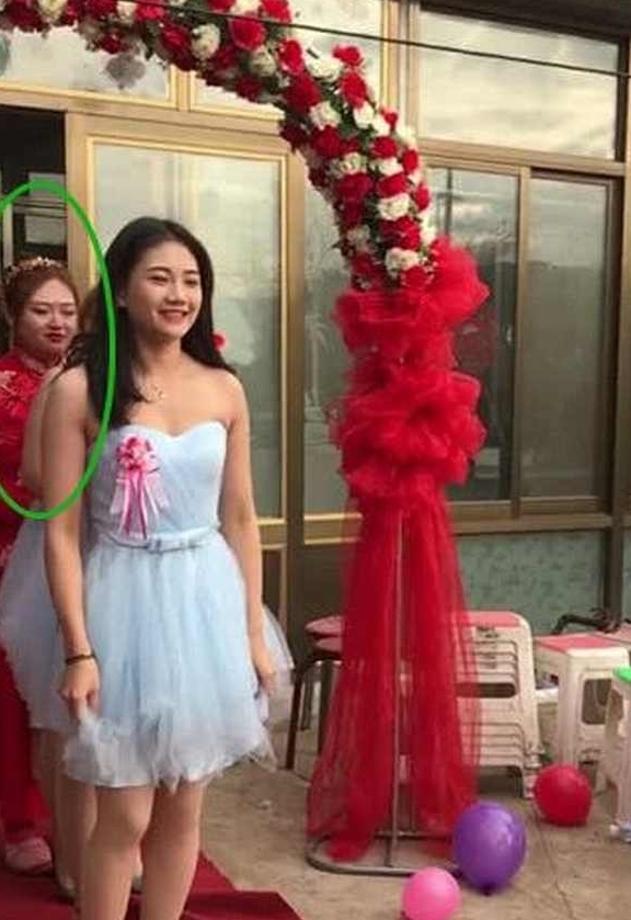 闺蜜|婚礼现场,伴娘实力“挡镜头”,新娘一脸无奈:今天是我结婚吗?