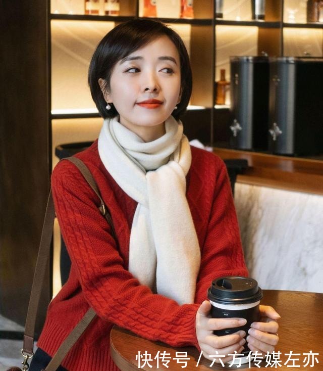 日常穿搭怎么穿才高级？没必要装嫩，简约的针织衫穿搭就很不错