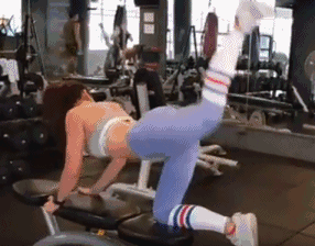 超模|俄罗斯“极品超模”Helga，蜜桃臀+大长腿，性感身材如何塑造？