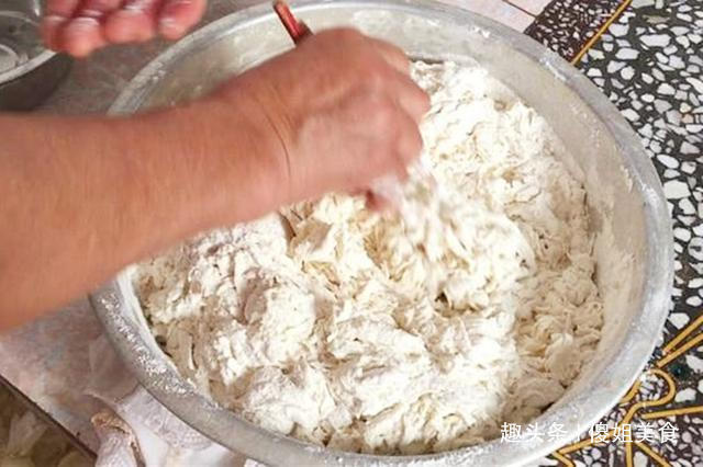 馒头|蒸馒头,直接加酵母是大错特错,教你正确做法,馒头香软好吃