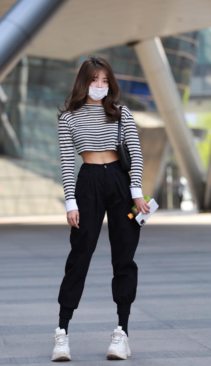 穿搭|美女街拍：被“口罩”封印的颜值
