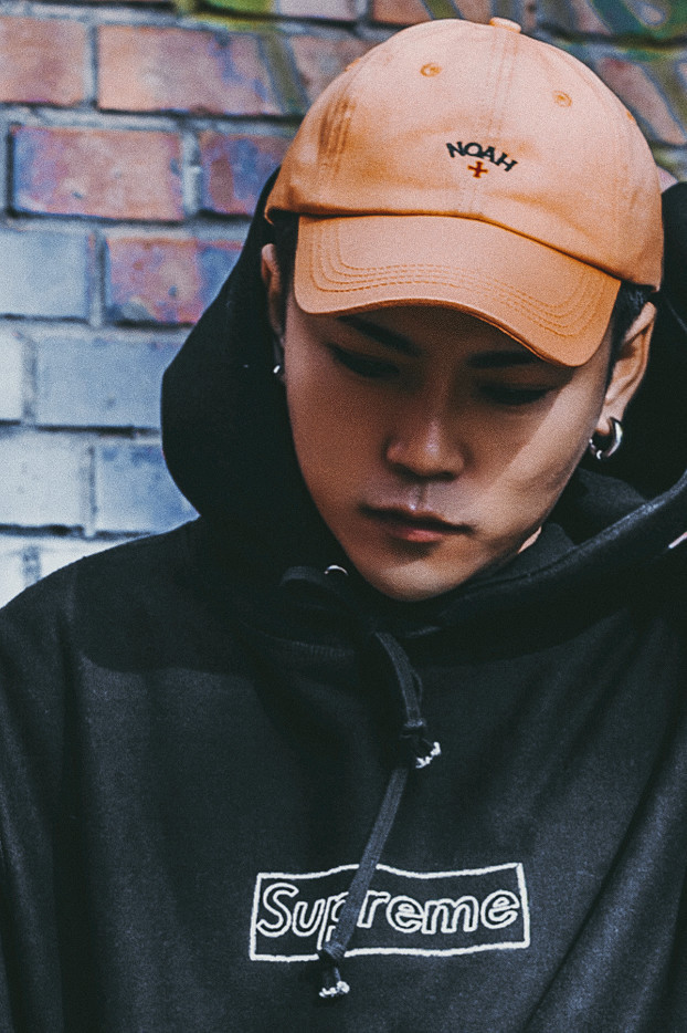 卫衣 Supreme x GCY郭春雨 2022 联名系列单品海报公布,争议性新作