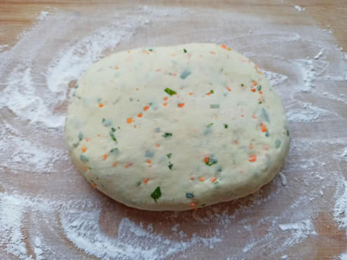 面粉新吃法,无需发面,开水一烫就搞定,个个鼓大泡,比油条还香