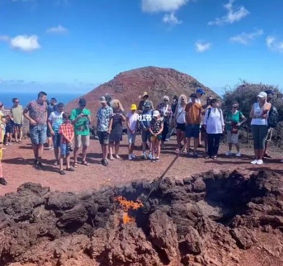 喷发|火山持续爆发三个月，意外引发“旅游热”，游客数量暴涨10倍