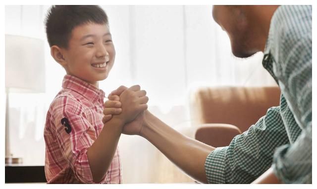 生孩子越多越好吗？一家7口困惑的幸福，网友表示无法理解