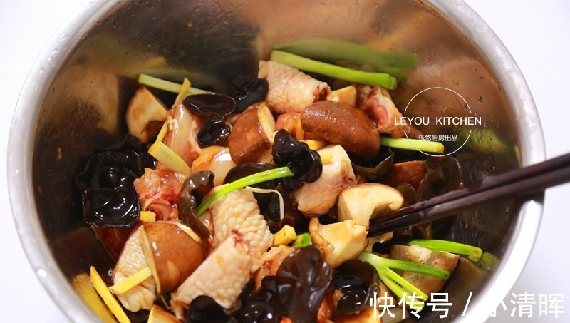 木耳|鸡肉和它们一起蒸，又鲜又嫩，不用闻油烟，简单好做，很适合夏天