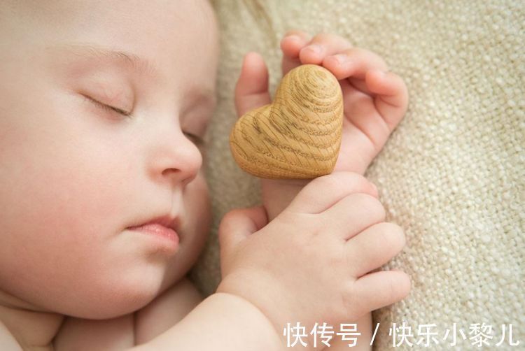 大宝|二宝降生以后,大宝跟谁一起睡成难题,年轻宝妈的做法值得借鉴