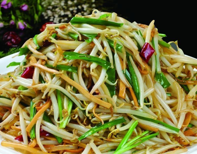 炒豆芽,先焯水还是直接炒?第一步就错,难怪不脆不入味,还腥!