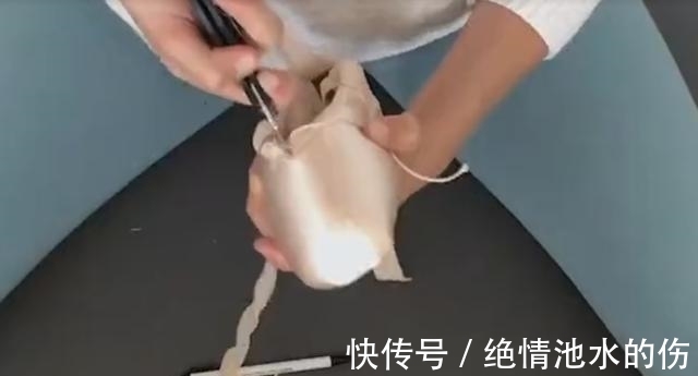 鞋子|上百美元的芭蕾舞鞋,却只能穿3天?学个芭蕾舞有多贵?