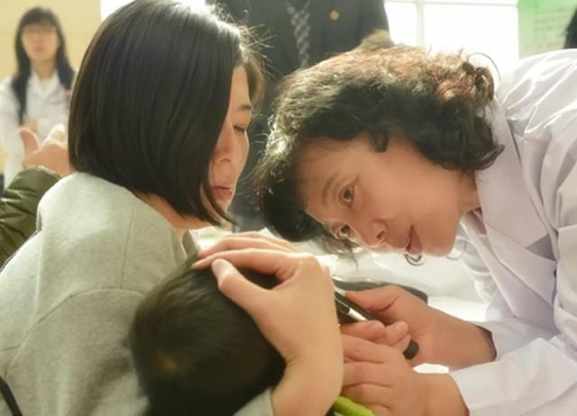 宝妈|孙子吵吵耳朵疼，奶奶扒开孩子耳朵一看，里面的情形很恐怖