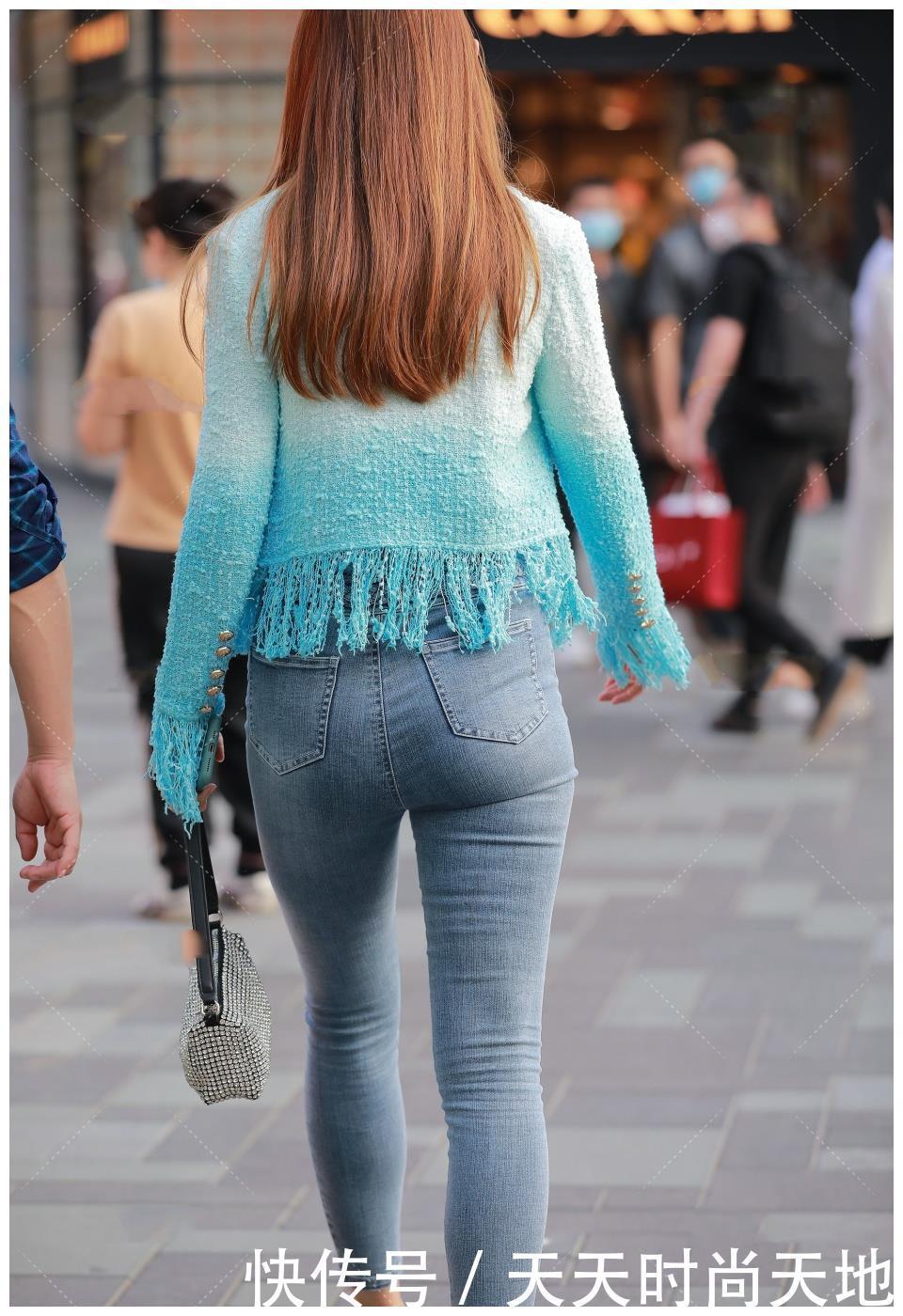 深色系|美女穿搭:湖蓝色外套的经典穿衣典范, 变“靓女神”