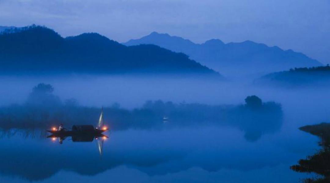 李商隐在深秋的夜里感慨万千,写下的这首凄美之作,无一字不忧愁