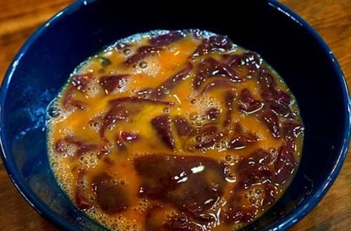  猪肝|炒猪肝要不要焯水？很多人做错，学会这方法，猪肝滑嫩不老