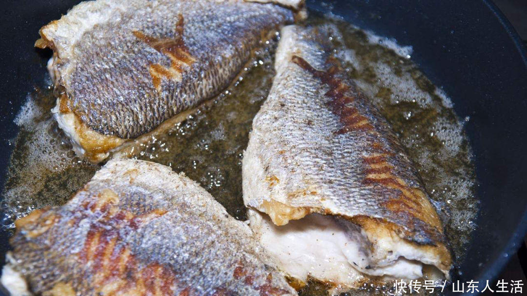 煎鱼时,第1步就倒油是大错特错多加这1步,鱼皮不破还不粘锅