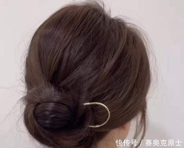 盘头最简单的方法,掌握这3种,让你美丽又优雅