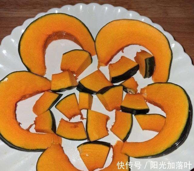 豆豉排骨蒸贝贝南瓜,软烂脱骨,香而不腻