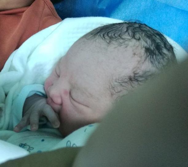 浮肿|“丑哭宝妈”的网红宝宝逆袭成功,被嫌弃长大,如今美得判若俩娃