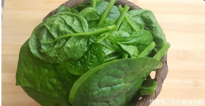 猪肝|夏天,此菜正当季,钙是菠菜3倍,铁是猪肝4倍,随便一炒很好吃