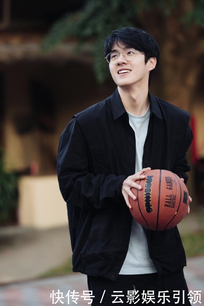 看点|''无聊''没''看点''还5亿播放豆瓣高分,王俊凯这回抓了手什么王炸