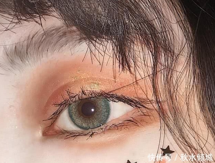 女生眼睛有这“3标志”,天生自带“眼妆”,00后的学生党赶快学起来吧