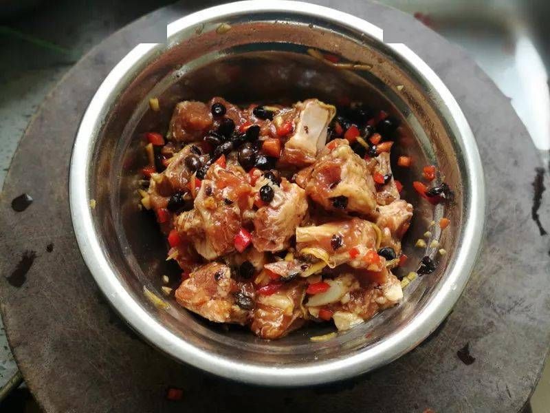 3斤排骨一瓶啤酒，往锅里一扔，好吃到流口水，做法一看就会！