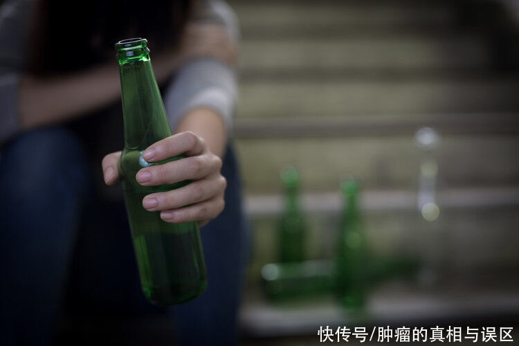 药物|打新冠疫苗后喝酒，会导致疫苗无效甚至死亡？多久才能喝酒？