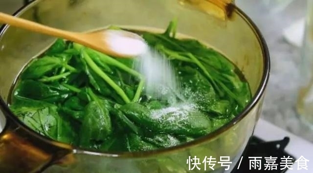 菠菜|再穷也要给孩子吃这菜,1周吃3次,补血又补钙,孩子身高蹭蹭涨
