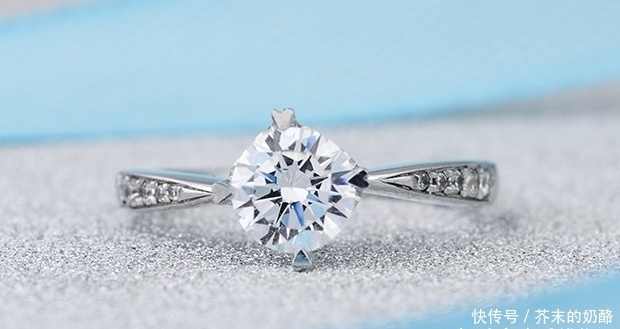 一克拉钻戒多少钱?挑选钻戒时,应该注意哪些方面?