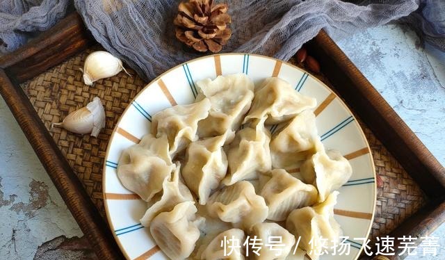 诀窍|调饺子馅时，先打水就错了，记住“盐水油”的诀窍，鲜嫩流汁！
