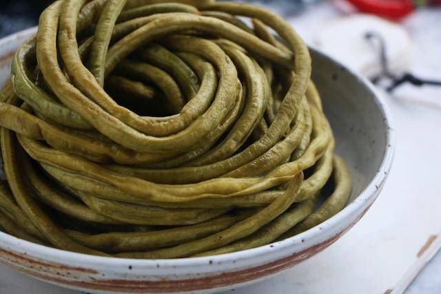 酸豆角|酸豆角别再买了，自己在家做又酸又香，干净又卫生，7天就能吃！
