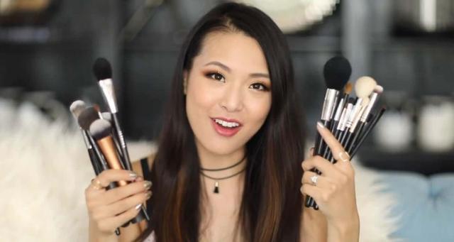 网红梦|小学生化妆火了,模仿妈妈上眼影,看到“成品”后被惊艳到