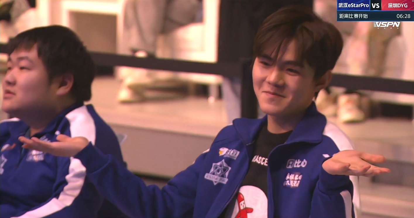 诺言创造营淘汰后,首次出现在KPL比赛现场,在这还是颜值担当