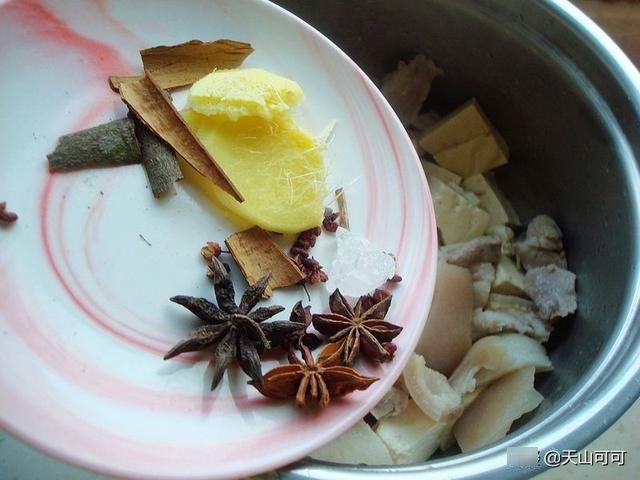  冬天，我家常吃的豆腐做法，满满胶原蛋白，解馋又暖和