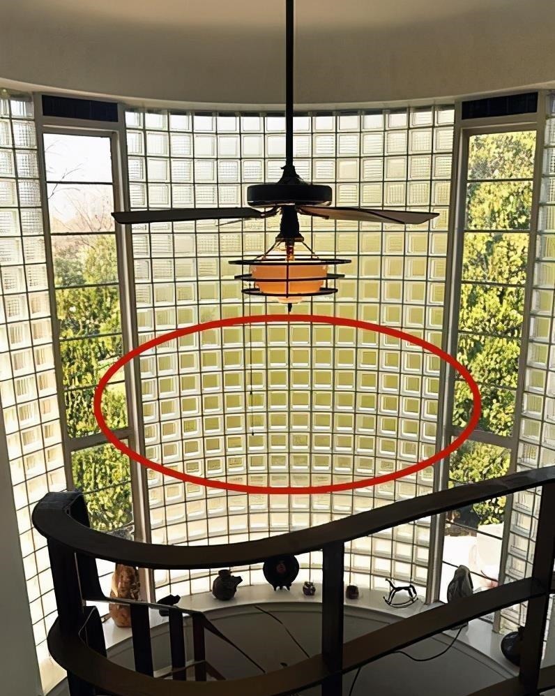 玻璃|封阳台用玻璃砖,全小区头一家,整栋楼属我家阳台光线最好