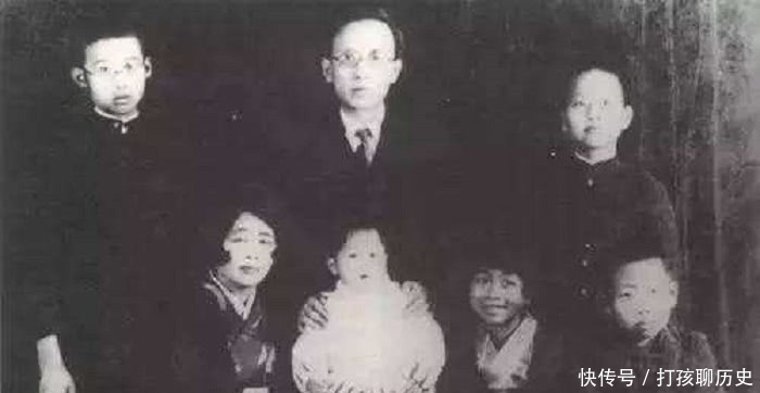 郭沫若四字骂鲁迅,鲁迅五个骂回,后人说这五个字道尽了郭的一生