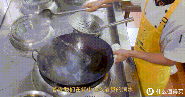 厨师长|王刚的美食精选 篇九十：厨师长教你：“秋葵炒蛋”的家常做法，清脆爽口，营养美味