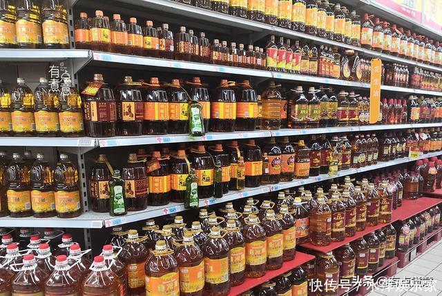 买食用油时,只要油桶上有这些字,不管啥牌子,都是优质好油