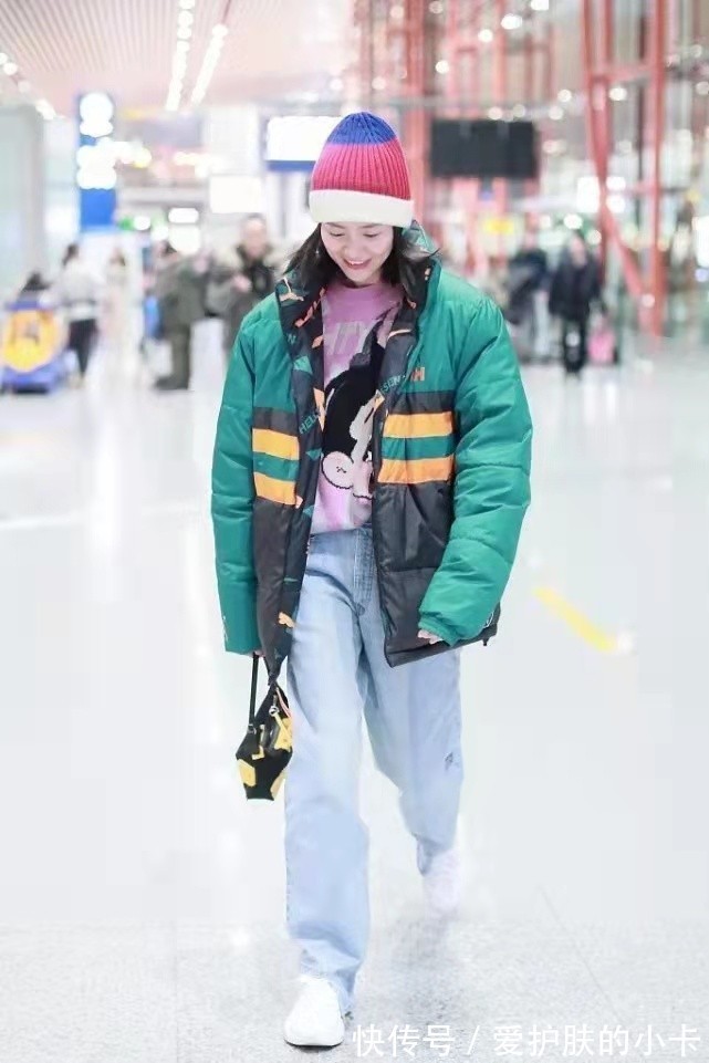 搭配|超模过冬也像普通人,刘雯面包服配毛线帽,不够时髦却俏皮可爱