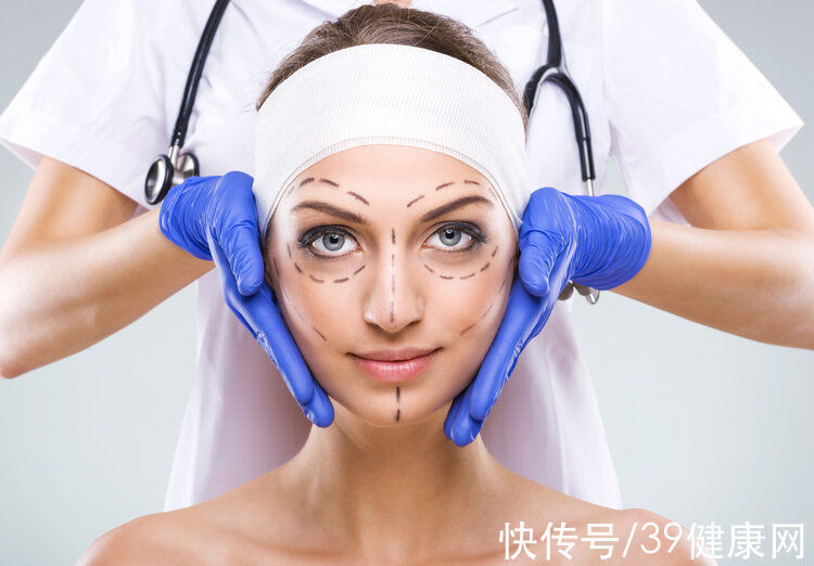 维权 女子隆胸后变形，维权反被告，医生提醒：手术前需做好这4个准备