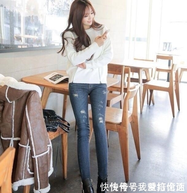 美女 身材紧致的牛仔裤美女,充满青春活力,气场十足!