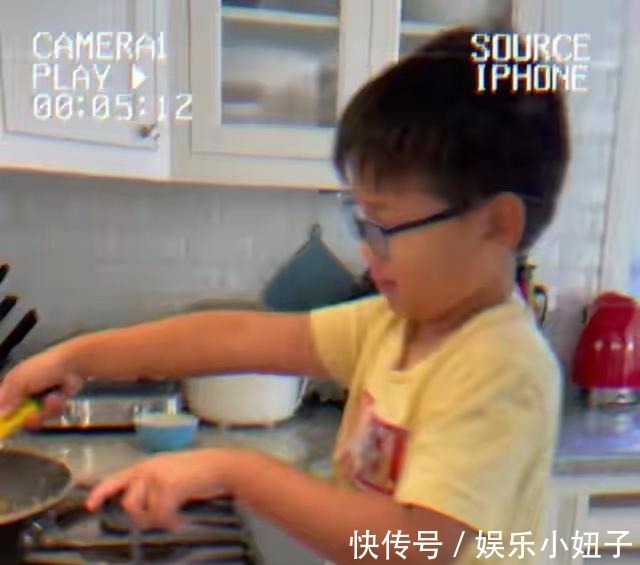 何洁|何洁晒照为儿子庆生,别墅豪宅曝光,前夫赫子铭连续三年送祝福!