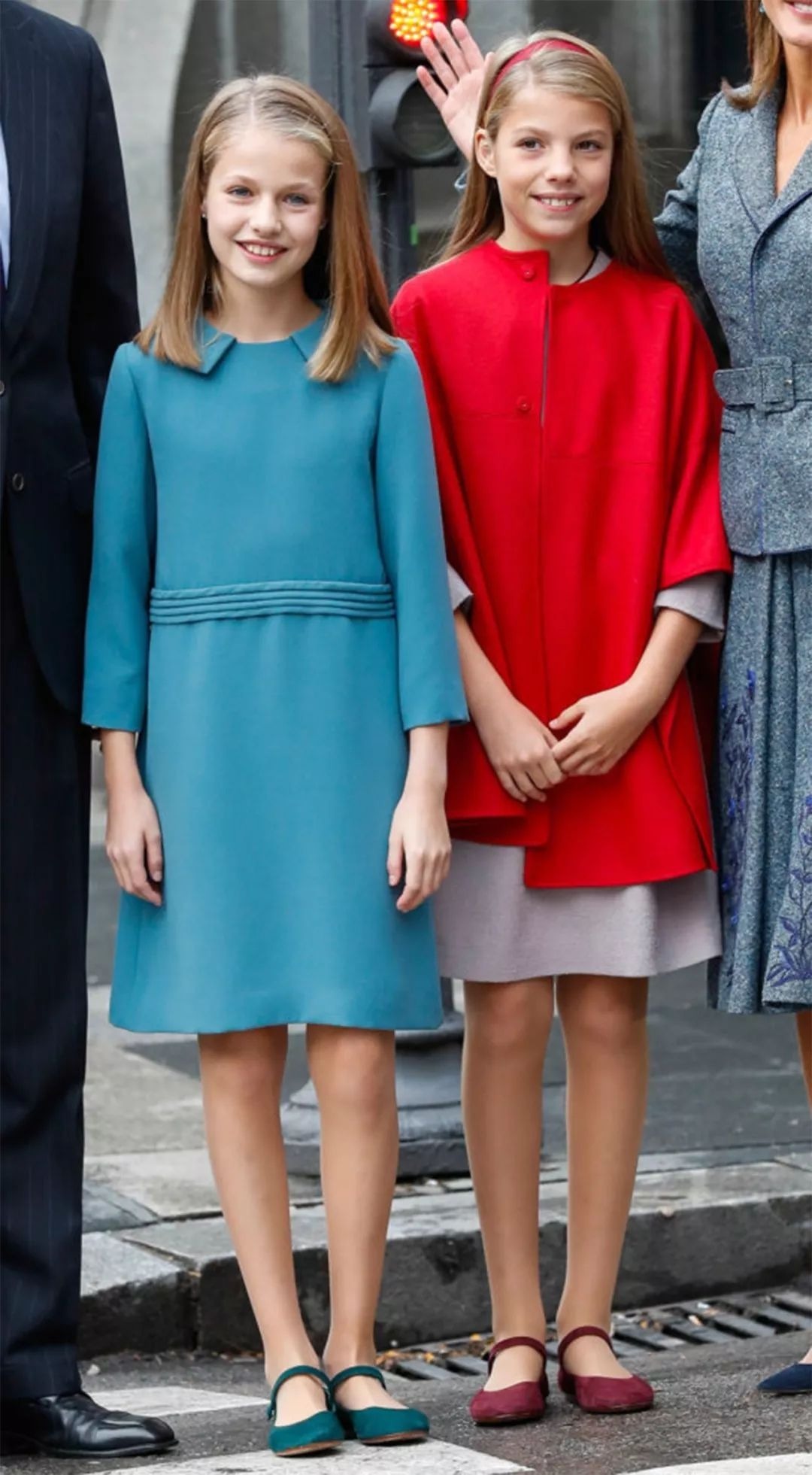 公主|西班牙公主莱昂诺尔真会穿,玫红色连衣裙青春靓丽,活泼可爱