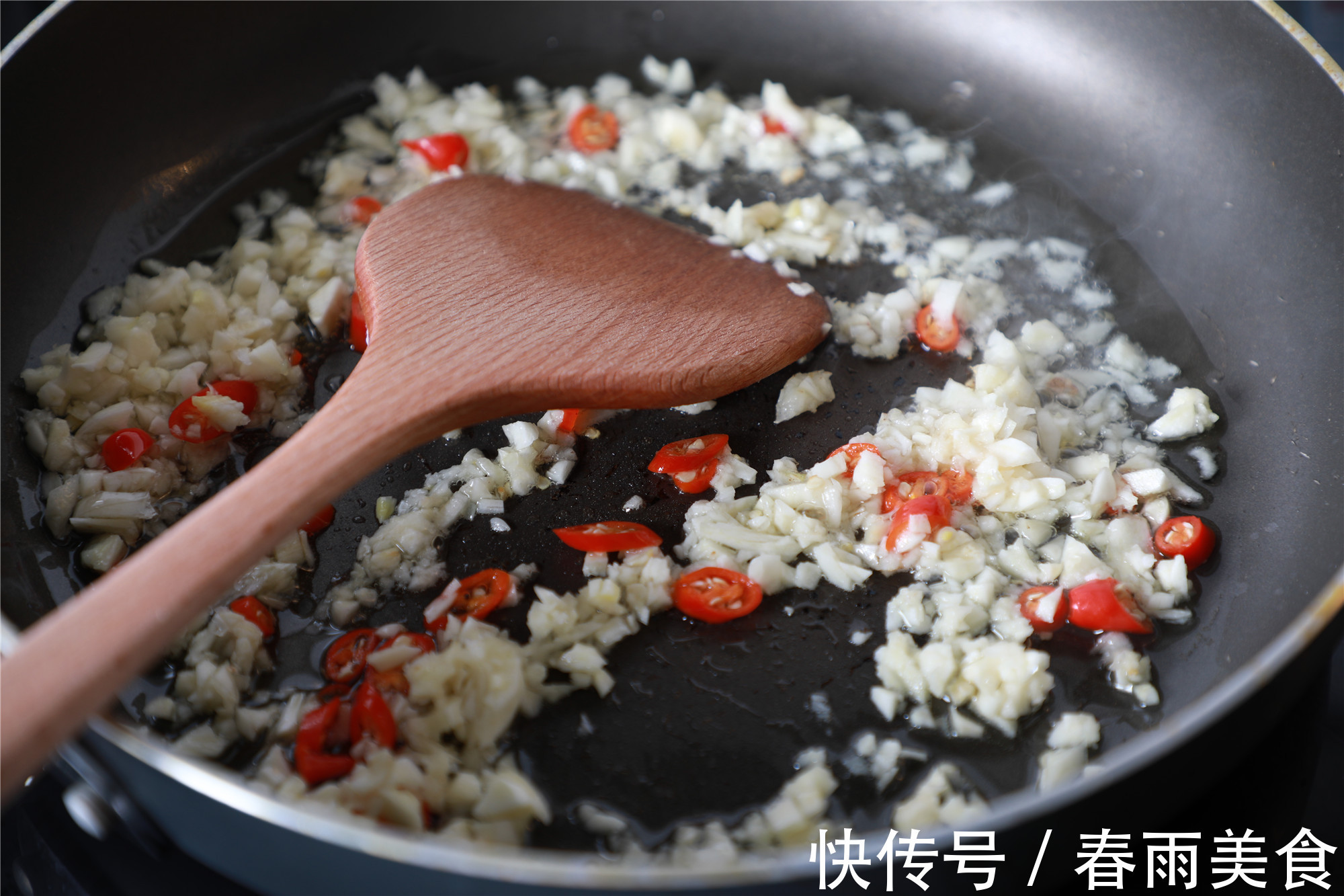 肉质|蒜蓉豉汁蒸鲍鱼,肉质鲜美,营养可口